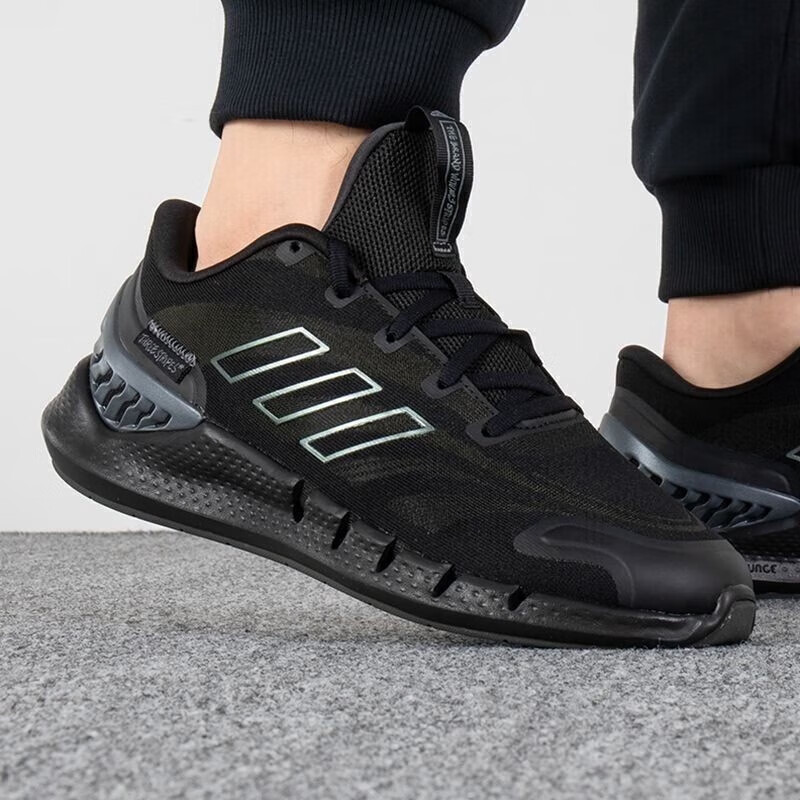 阿迪达斯 ADIDAS新款网面缓震跑步鞋动态新畅跑GW2499